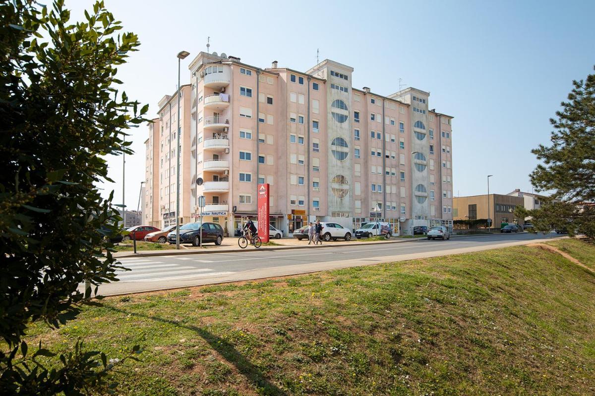 Aston Apartment